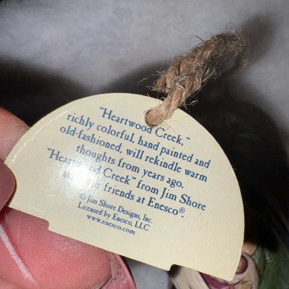 Jim Shore Heartwood Creek Angel with Holy Family Figurine in Blue and Cream - Picture 4 of 9